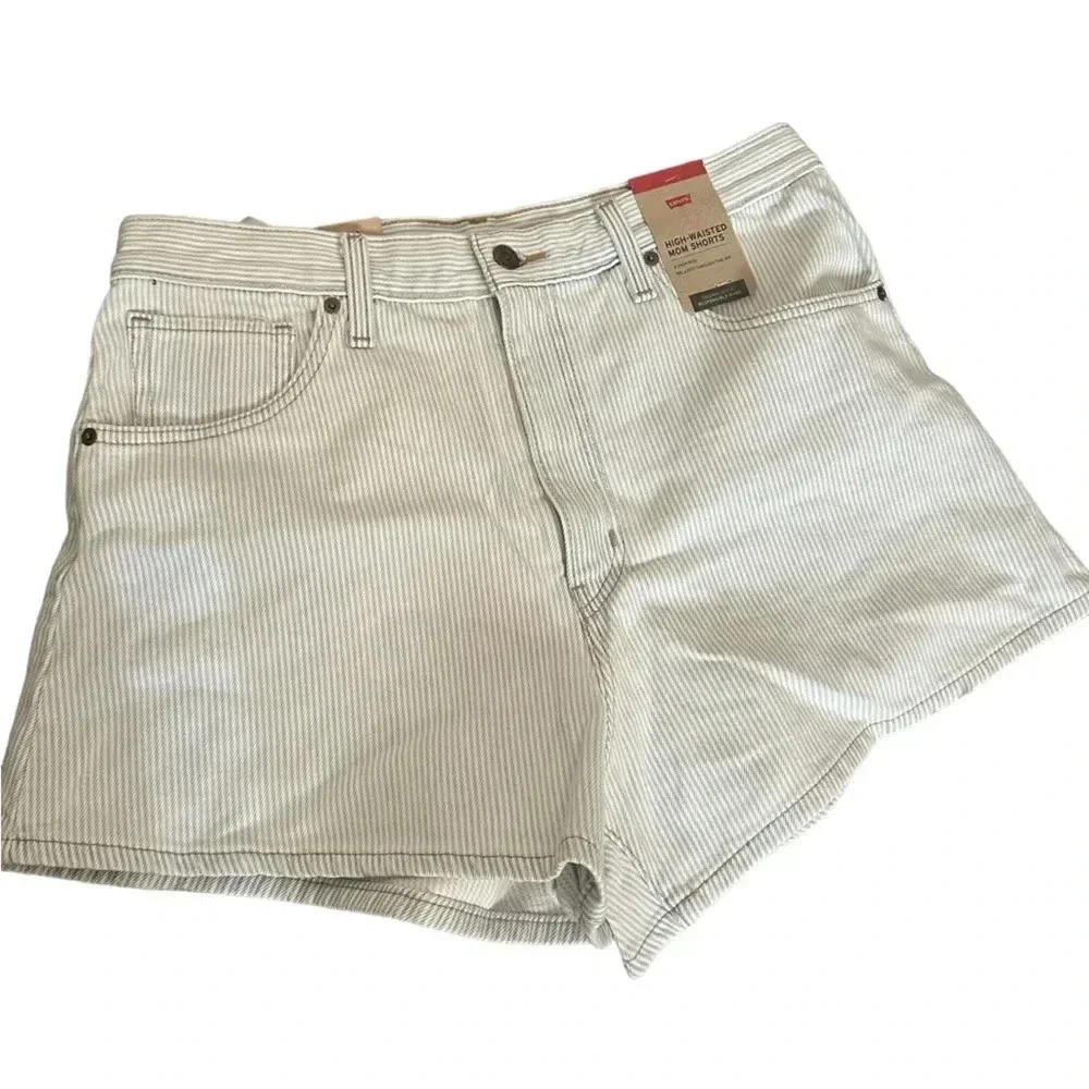 Levi’s High-Waisted Mom Shorts